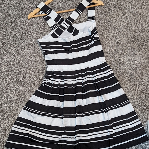 Banana Republic Womens Pleated Dress Knee Length Square Neck Black White - Picture 4 of 6